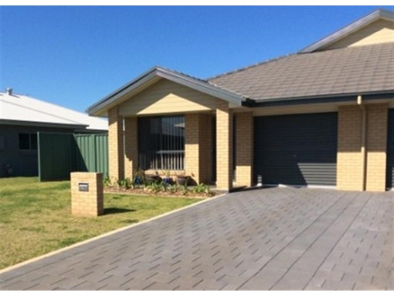 15A Magnolia Boulevarde, Dubbo NSW 2830