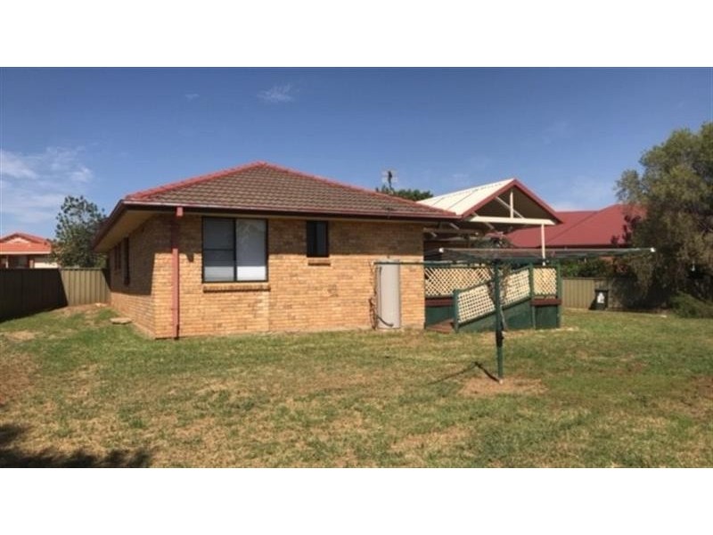 13 Loane Place, Dubbo NSW 2830