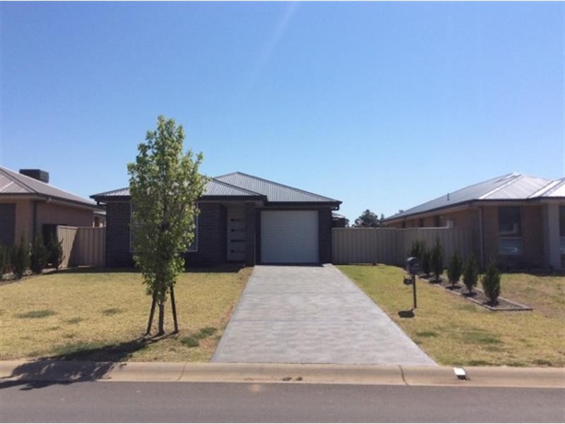 4 Torvean Avenue, Dubbo NSW 2830