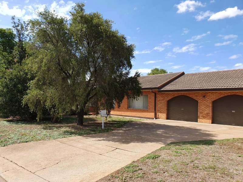 18 Strickland Street, Dubbo NSW 2830