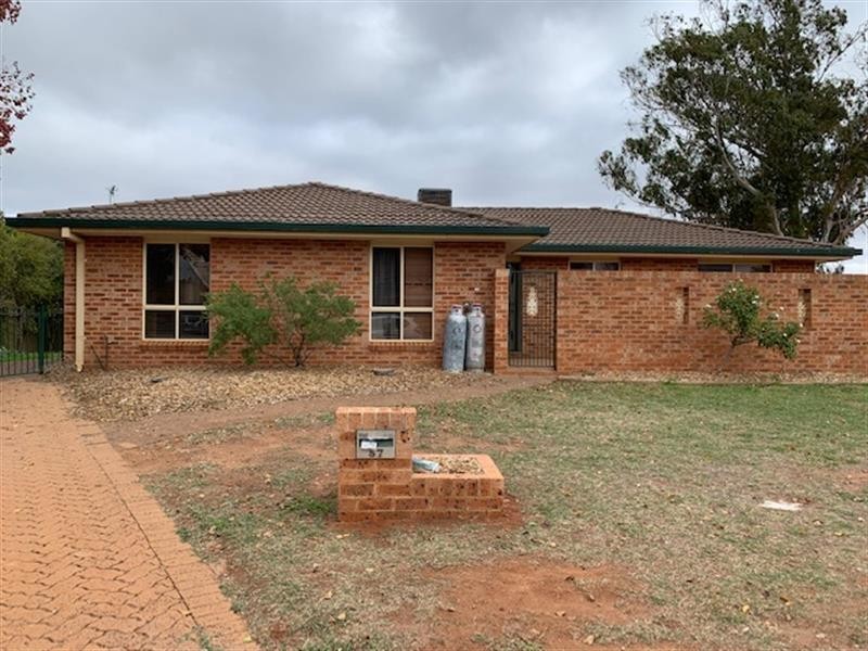 57 Sturt Circle, Dubbo NSW 2830