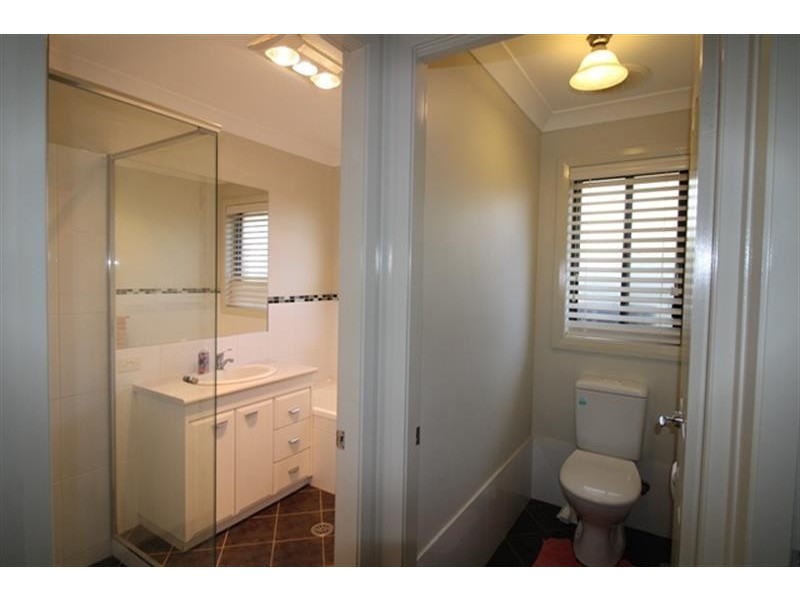 16 Holmwood Drive, Dubbo NSW 2830