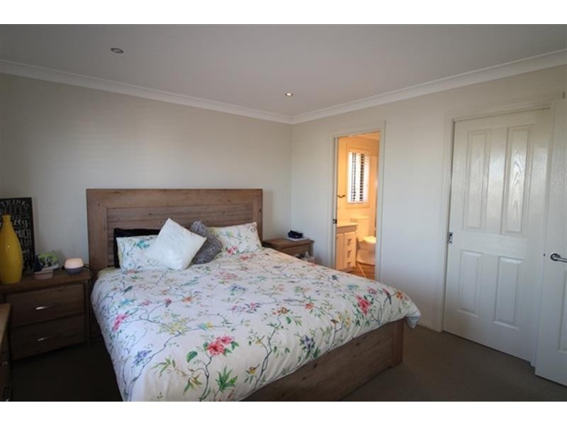 16 Holmwood Drive, Dubbo NSW 2830