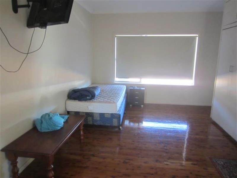 2/63 Elizabeth Crescent, Cobar NSW 2835