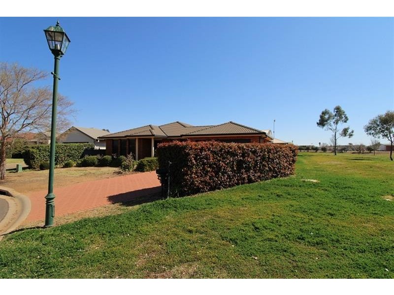 10 Ashlundie Crescent, Dubbo NSW 2830
