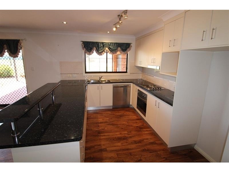 10 Ashlundie Crescent, Dubbo NSW 2830