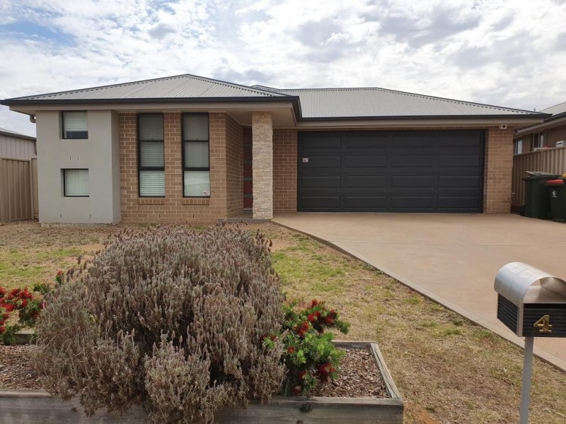 4 Dalbeattie Crescent, Dubbo NSW 2830