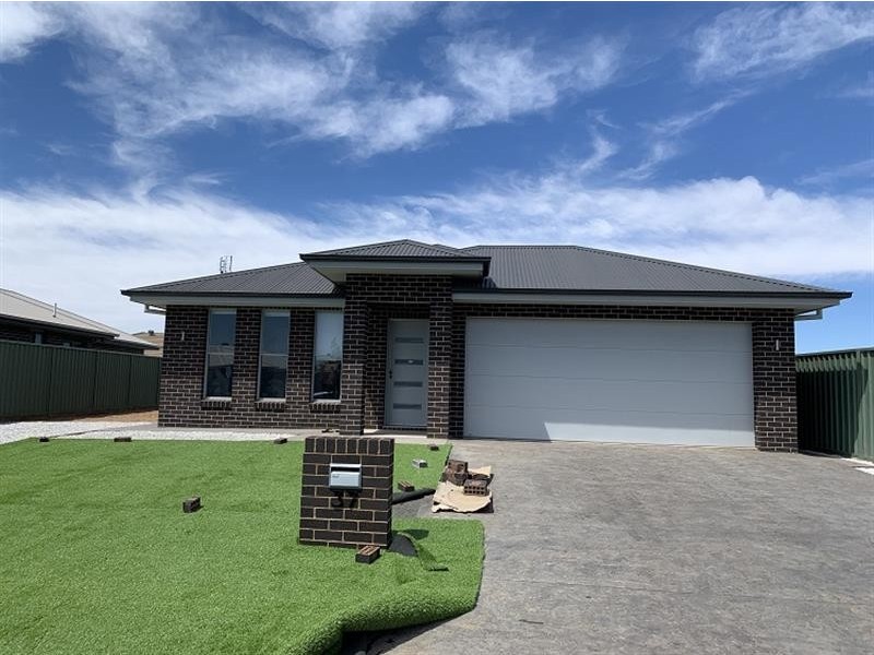 37 Magnolia Boulevarde, Dubbo NSW 2830