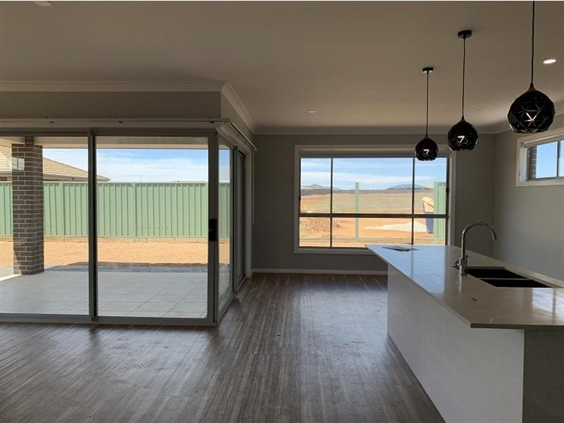 37 Magnolia Boulevarde, Dubbo NSW 2830