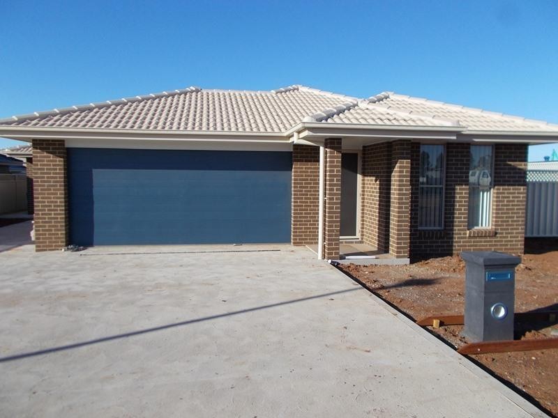 4 Wollomombi  Parade, Dubbo NSW 2830