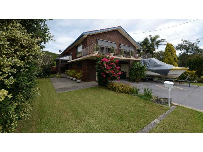 81  Lakeview Crescent, Forster NSW 2428