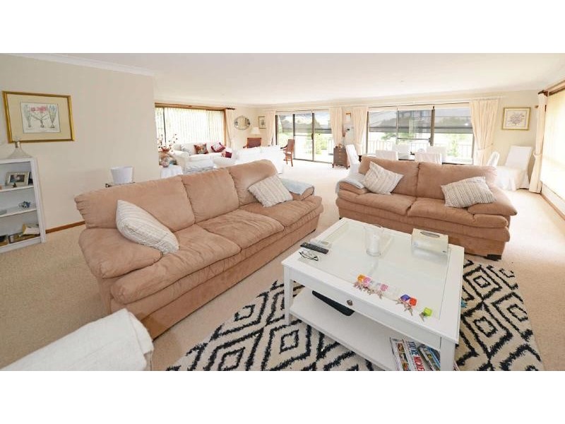 81  Lakeview Crescent, Forster NSW 2428