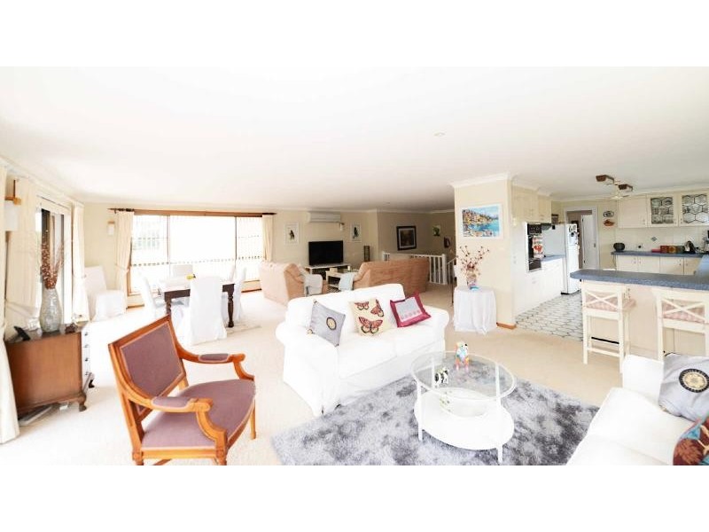 81  Lakeview Crescent, Forster NSW 2428