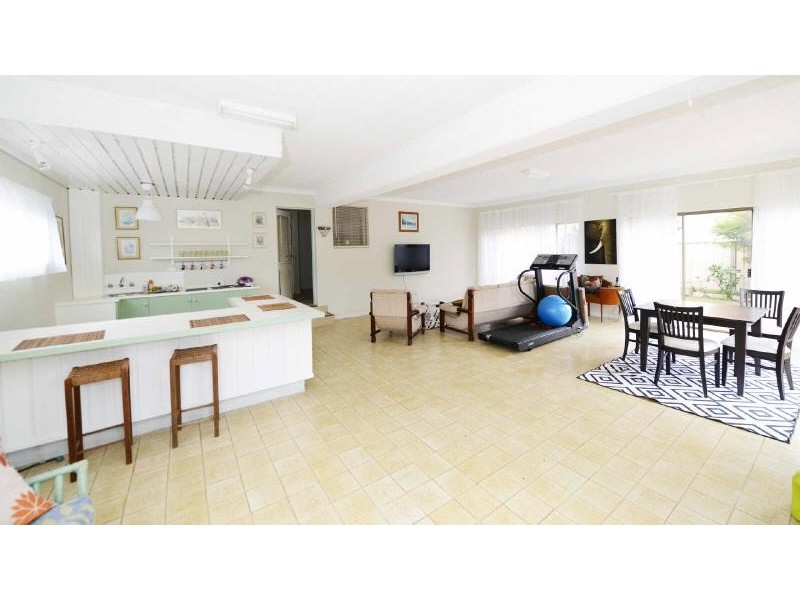 81  Lakeview Crescent, Forster NSW 2428
