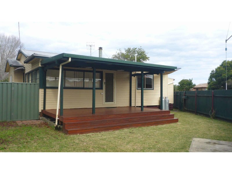 1  Kenrose Street, Forster NSW 2428