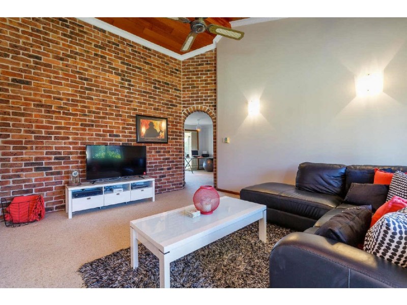 25  Hawaii Avenue, Forster NSW 2428