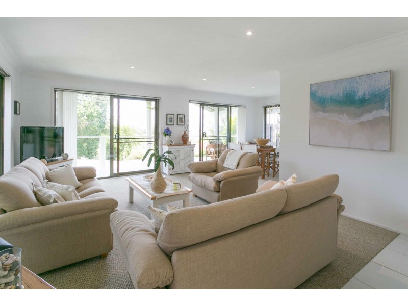 72  Lakeview Crescent, Forster NSW 2428