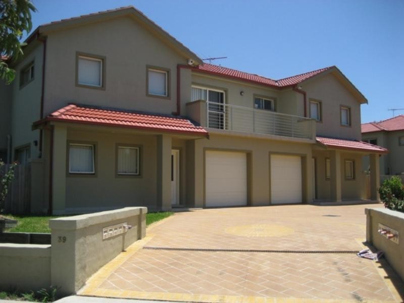 1/39-41 Canary’s Rd, Roselands NSW 2196