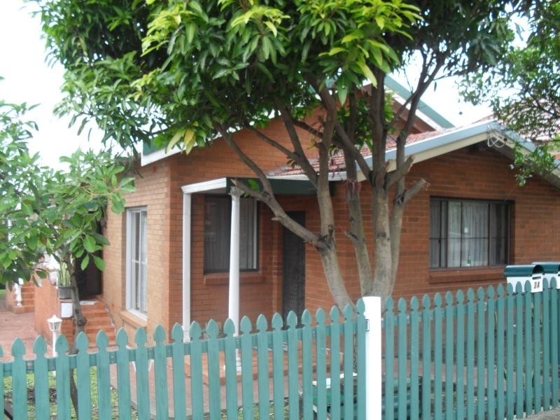 3 Hill  St, Carlton NSW 2218