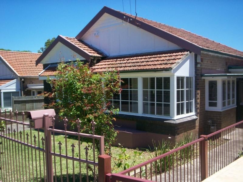 16 Knoll  St, Turrella NSW 2205