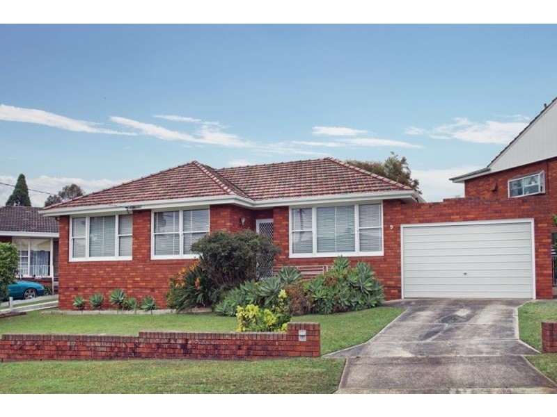 9 Knock Cres, Beverly Hills NSW 2209