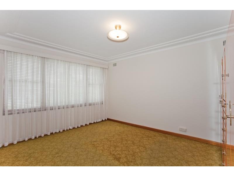 9 Knock Cres, Beverly Hills NSW 2209