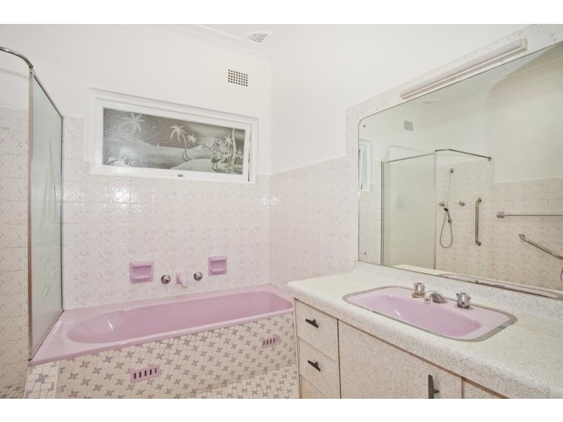 9 Knock Cres, Beverly Hills NSW 2209