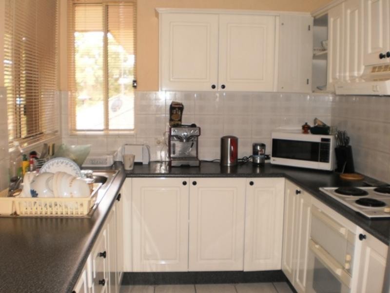 41 Hampton Court Rd, Carlton NSW 2218