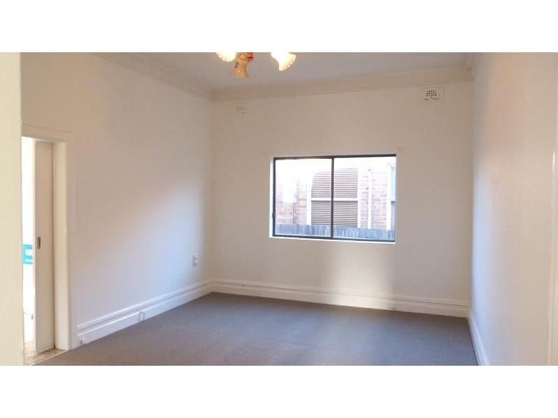 1 Macquarie Pl, Mortdale NSW 2223