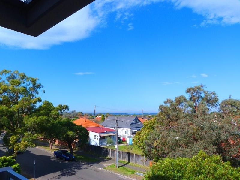 10/1 – 3 Nielsen Ave, Carlton NSW 2218