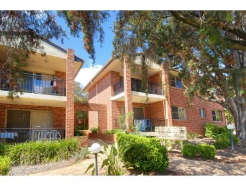 1/26 Shaftesbury St, Carlton NSW 2218