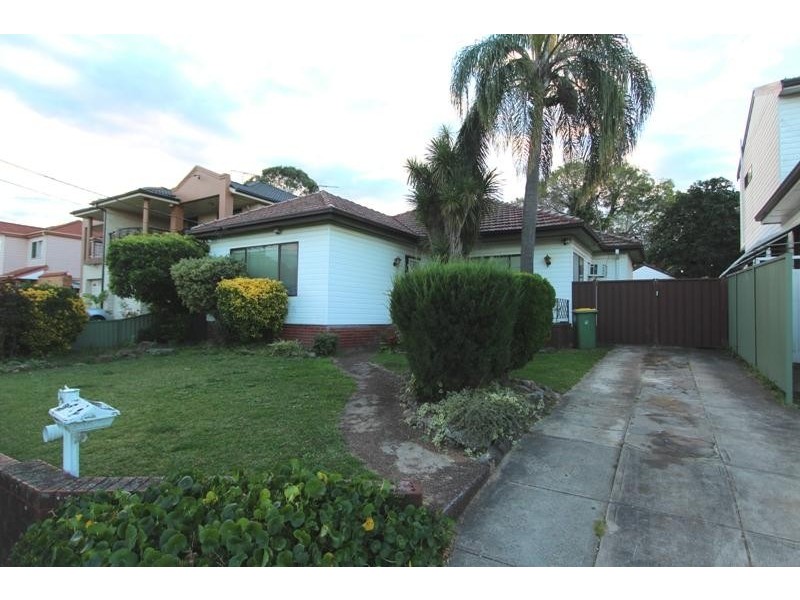 8 Ronald St, Padstow NSW 2211