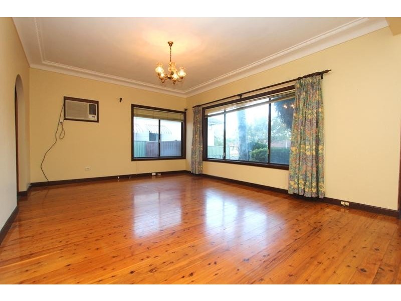 8 Ronald St, Padstow NSW 2211