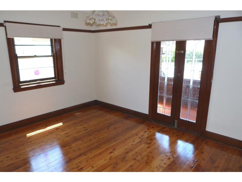 83 Rocky Point Rd, Kogarah NSW 2217