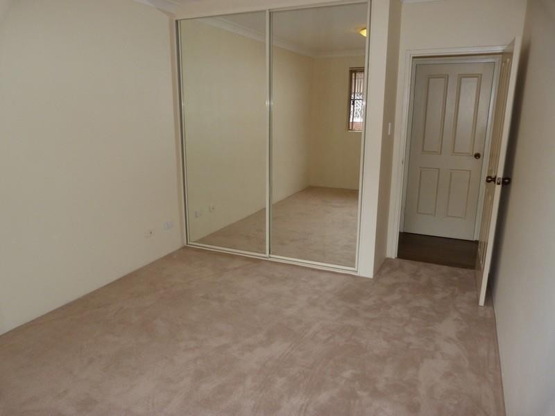 1/26 Shaftesbury St, Carlton NSW 2218