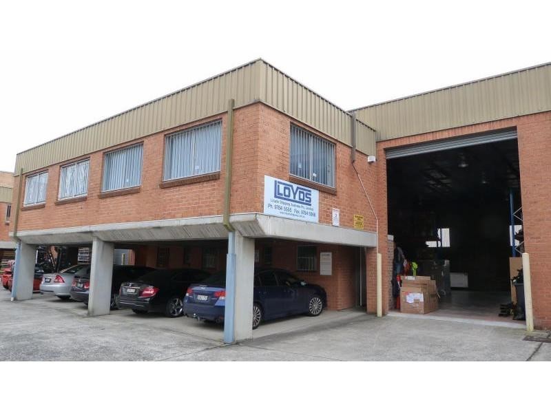 10 Garema Cct, Kingsgrove NSW 2208