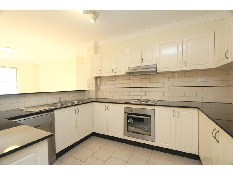 1/26 Shaftesbury St, Carlton NSW 2218