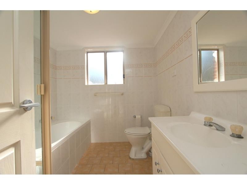 1/26 Shaftesbury St, Carlton NSW 2218