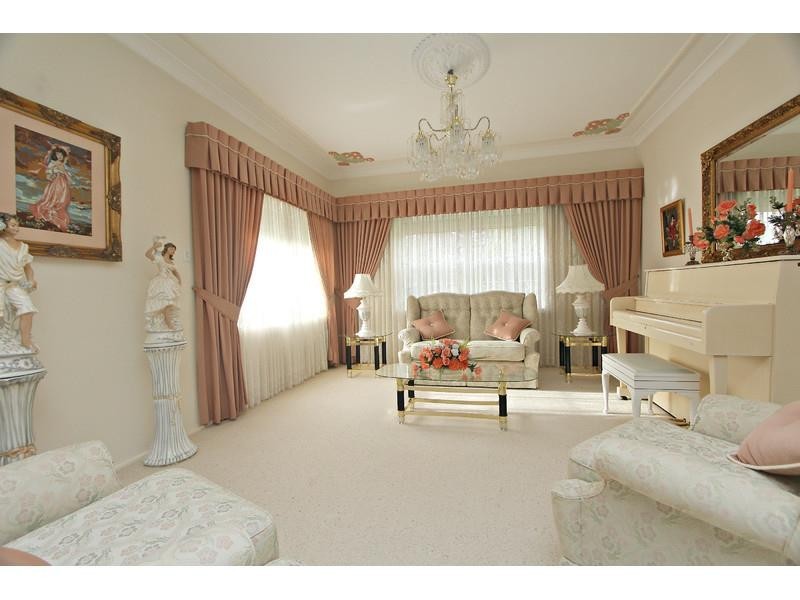 1 Charm Pl, Peakhurst NSW 2210