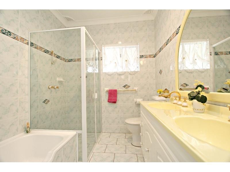 1 Charm Pl, Peakhurst NSW 2210