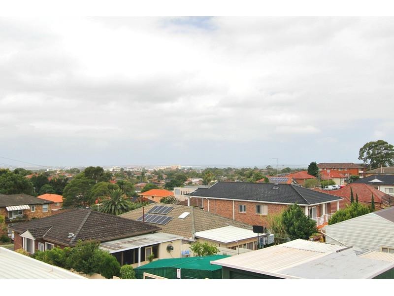 11/37 Forest Rd, Hurstville NSW 2220