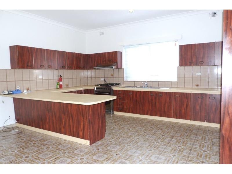 1 Macquarie Pl, Mortdale NSW 2223