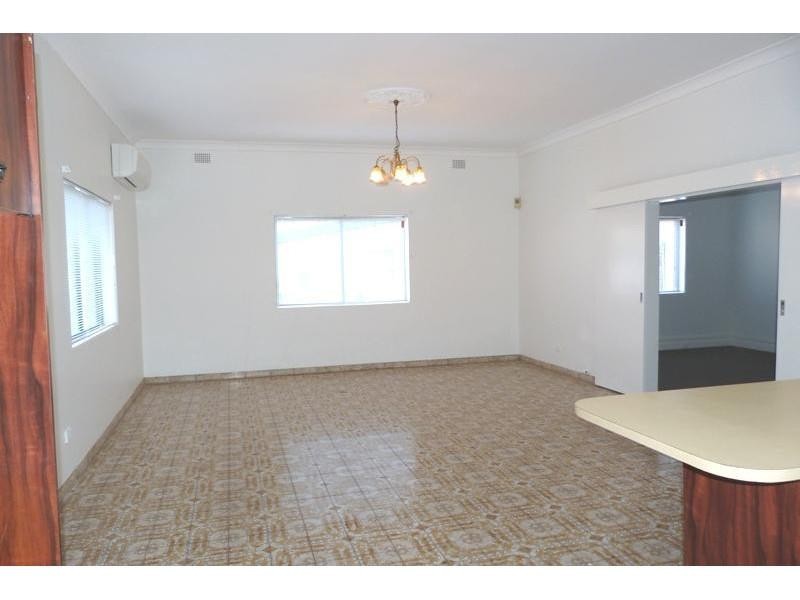 1 Macquarie Pl, Mortdale NSW 2223