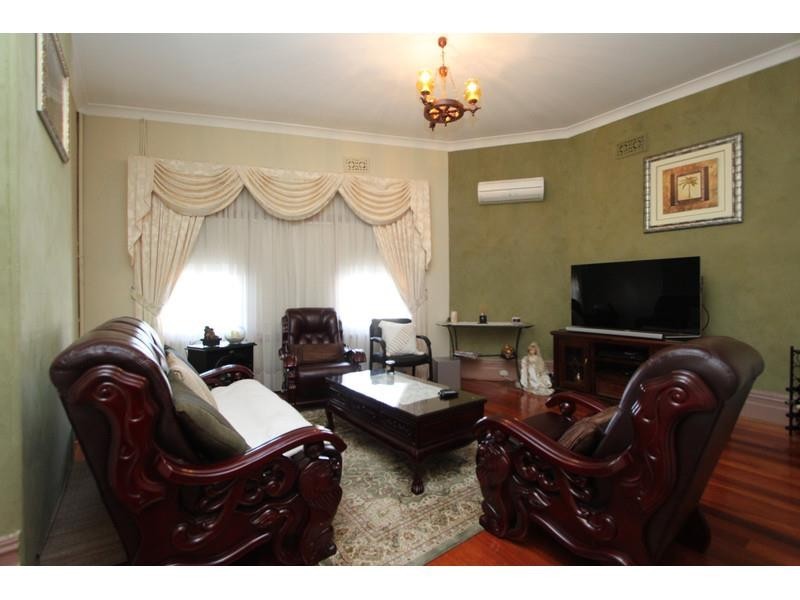 38 Carlton Pde, Carlton NSW 2218