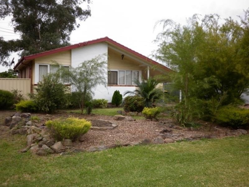 11 Caloola  Ave, Koonawarra NSW 2530