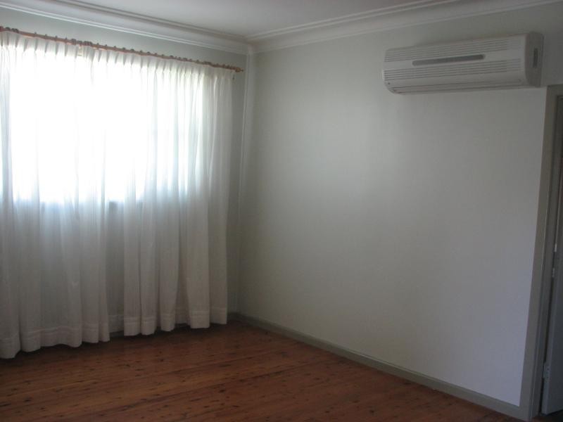 16 Baan Baan  St, Dapto NSW 2530