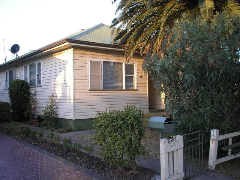 16 Baan Baan  St, Dapto NSW 2530