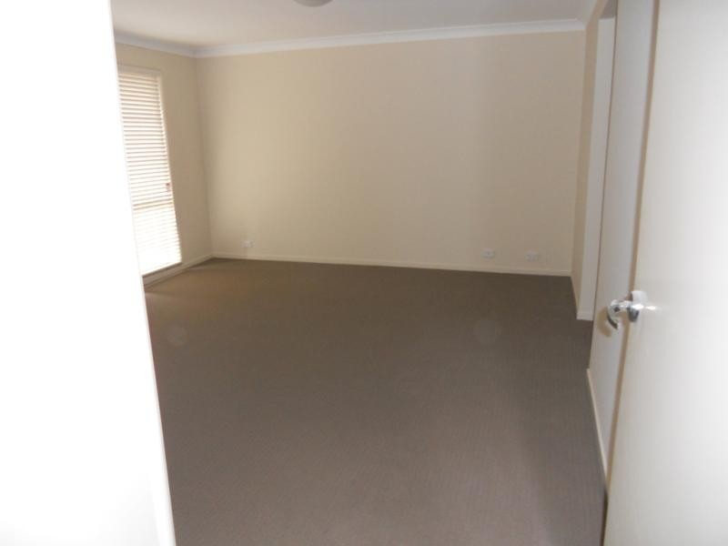 12 Mcleod Pl, Horsley NSW 2530