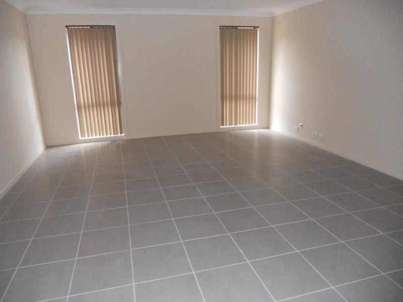 12 Mcleod Pl, Horsley NSW 2530