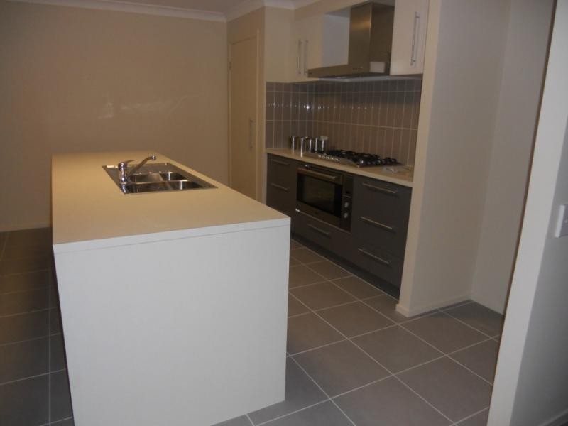 12 Mcleod Pl, Horsley NSW 2530